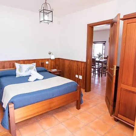 Holidaynorthtenerife Caserio Rural Charcos 乡村民宿