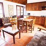 Holidaynorthtenerife Caserio Rural Charcos 乡村民宿 *